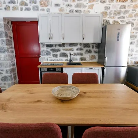 Athina-apea Feriehus Liménion